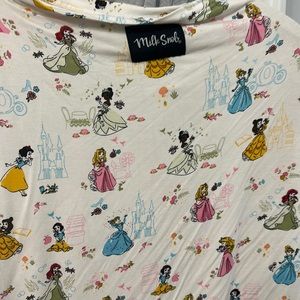 NWOT carrier/nursing cover